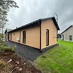 Willa Beautiful, Modern In A Quiet Area! *