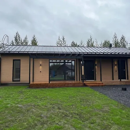 Beautiful, Modern In A Quiet Area! *