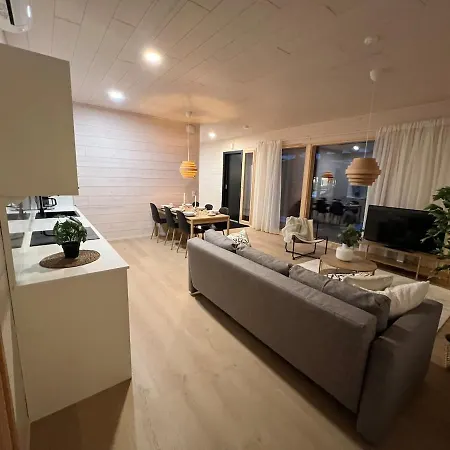 Beautiful, Modern In A Quiet Area! *